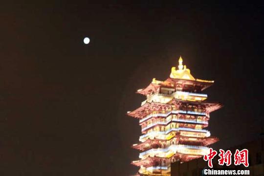 四川綿陽:人造月亮升空 平添月色美景(圖)