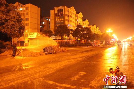 322國道桂林境內(nèi)發(fā)生天然氣管道泄漏 附近居民疏散