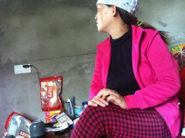 醫(yī)生牽線(xiàn) 初生女?huà)氡桓改杆透＠?/></p>

<p align=