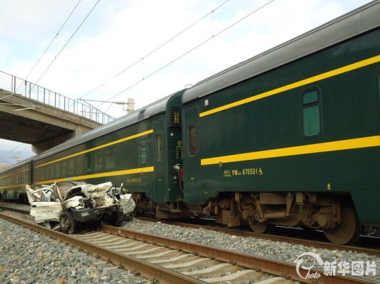 青藏鐵路發(fā)生火車與汽車相撞事故 3人死亡