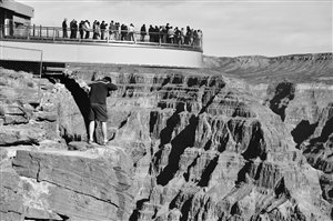 新版旅游合同：亂寫(xiě)“到此一游”或被踢出旅行團(tuán)