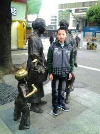 13歲少年翻窗進(jìn)教室劃傷動脈身亡