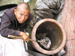 保定鋸?fù)饶凶又v述細(xì)節(jié) 每天向骨管內(nèi)塞藥棉