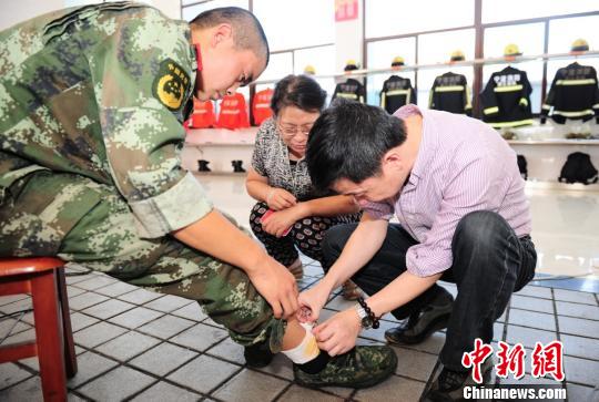 余姚救援者長期浸水致皮膚浸爛過敏 專家義診一線