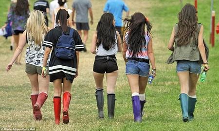 沈陽高校讓貧困生演講比窮 盤點高校奇葩規(guī)定(圖)