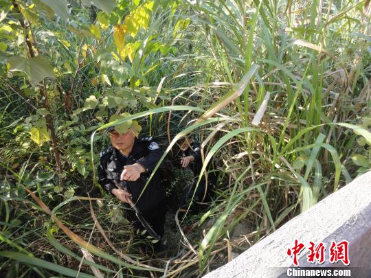 無(wú)證村民駕無(wú)牌摩托車 妻兒3人墜落山谷1人死亡