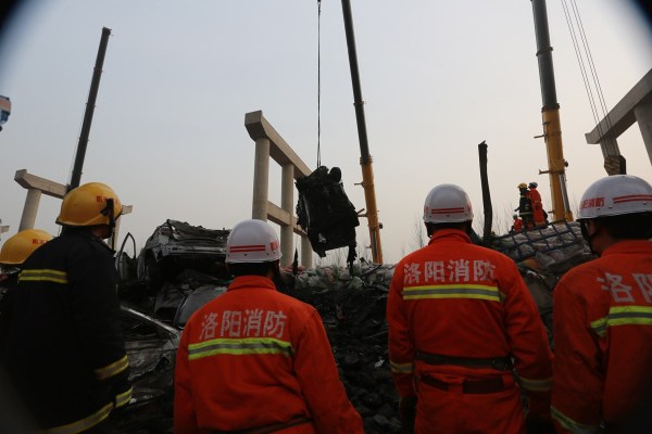 河南連霍大橋垮塌致10死 9個月未公布處理結(jié)果