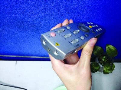 南京現(xiàn)新型“馬路殺手” 激光筆閃瞎司機(jī)釀車禍