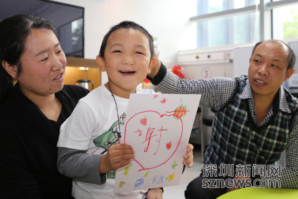 被挖眼男童術(shù)后情況穩(wěn)定 母子聯(lián)手作畫表謝意