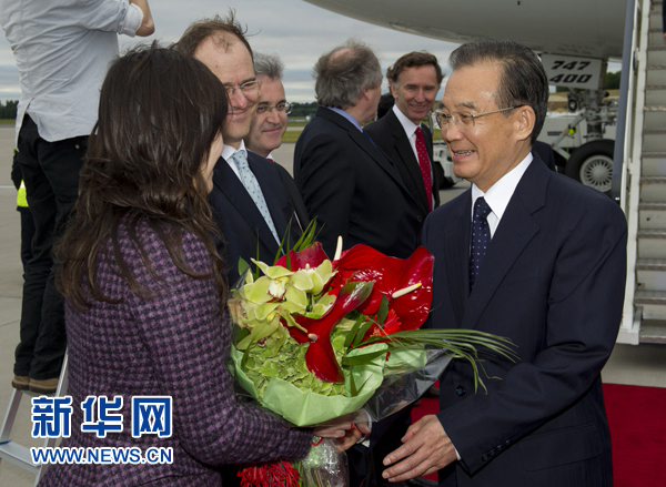 溫家寶抵達(dá)伯明翰對英國進(jìn)行正式訪問