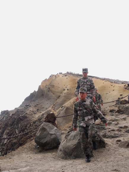 博士排長守天池 90后新兵衛(wèi)邊防