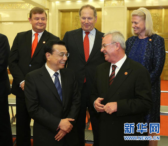 李克強(qiáng)同出席成都財(cái)富全球論壇和全球首席執(zhí)行官委員會的企業(yè)家代表會見并座談