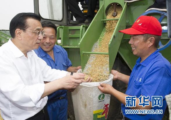 李克強經(jīng)濟策:宏觀調(diào)控需“短長相宜” 標本兼治