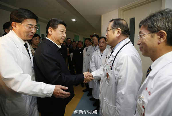 習(xí)近平看望中石化黃濰輸油管線爆燃事故受傷人員