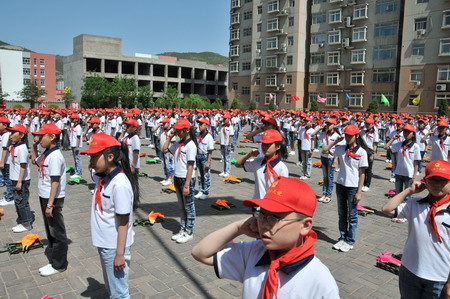 靈石開展文明小天使在行動(dòng)活動(dòng)