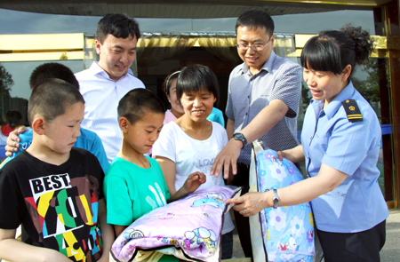 節(jié)日里盼來了史媽媽