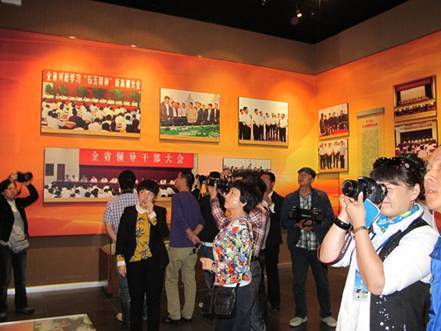 領(lǐng)略右玉綠色 領(lǐng)教右玉精神