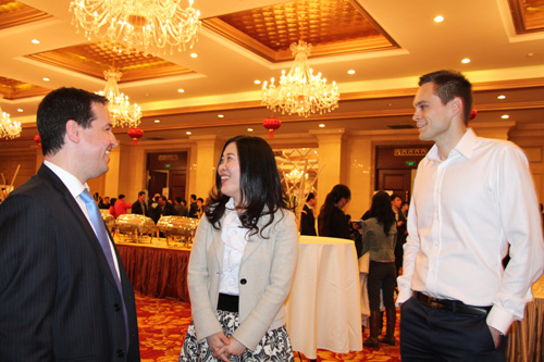 天津開發(fā)區(qū)舉辦2013年服務(wù)外籍人員及港澳臺胞現(xiàn)場咨詢會