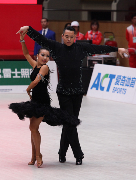 中國選手獲東亞運(yùn)動(dòng)會(huì)倫巴舞比賽冠軍