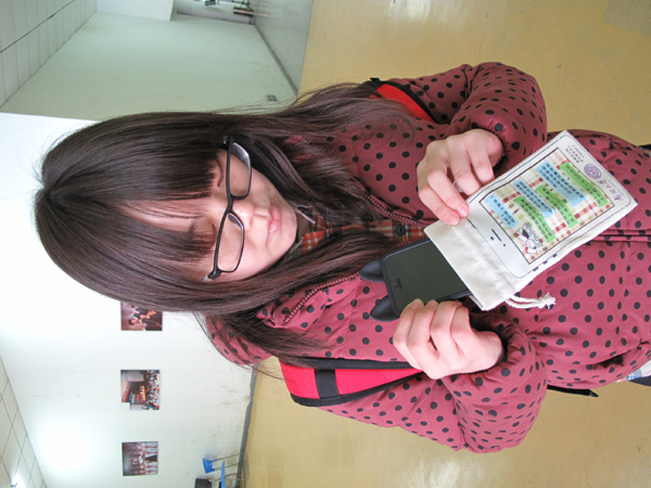 南開學子不做“低頭族”：手機，快到袋子里來！