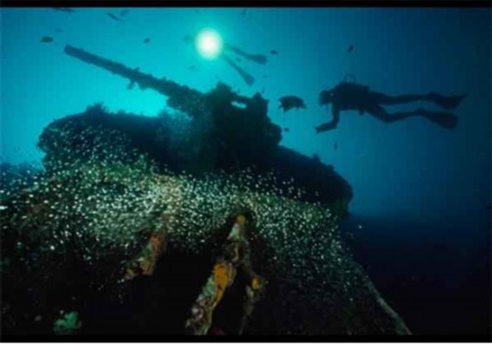 一船裝5萬(wàn)枚金幣 探秘全球各地沉船寶庫(kù)！