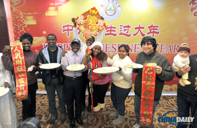 南京：外國留學(xué)生體驗(yàn)歡慶中國年