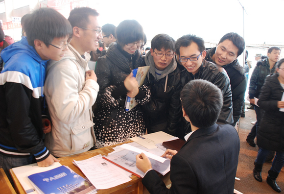 全國高校畢業(yè)生就業(yè)服務(wù)周兵團(tuán)人才招聘大會在石大舉行