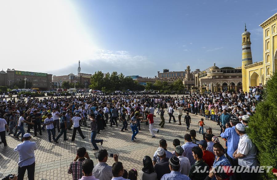 新疆各族穆斯林群眾喜迎開齋節(jié)