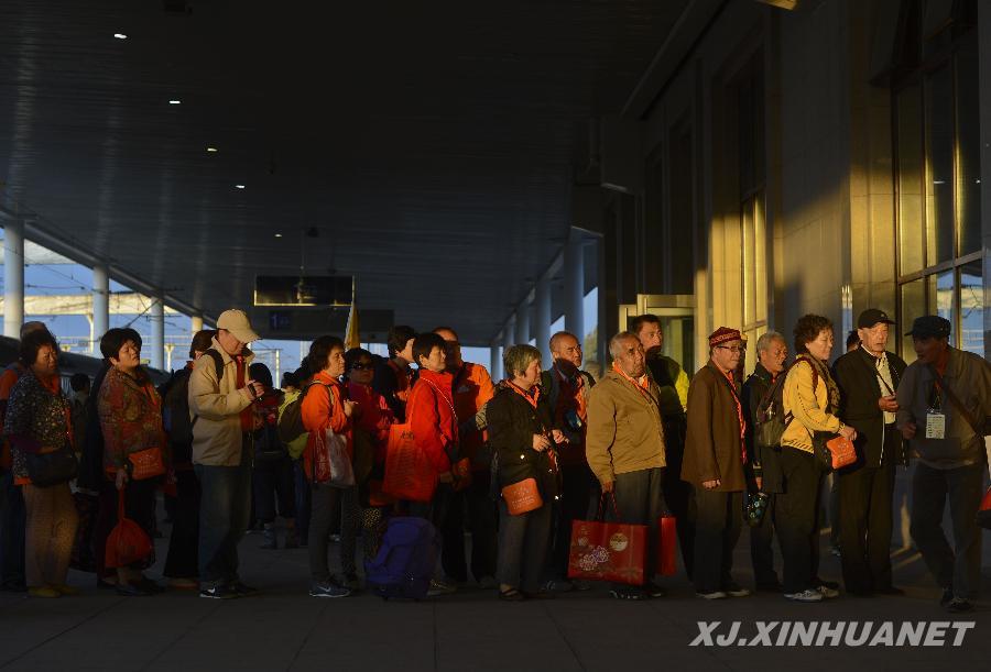 上海老知青來(lái)到軍墾第一城