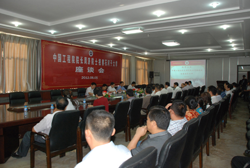 中國(guó)工程院院長(zhǎng)周濟(jì)一行赴石河子大學(xué)參觀考察