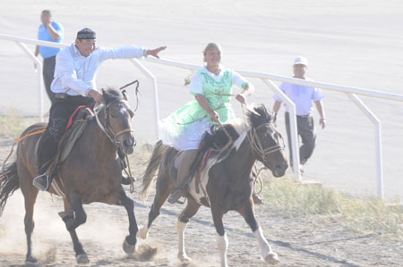 塔城市少數(shù)民族傳統(tǒng)體育運(yùn)動(dòng)會(huì)開(kāi)幕