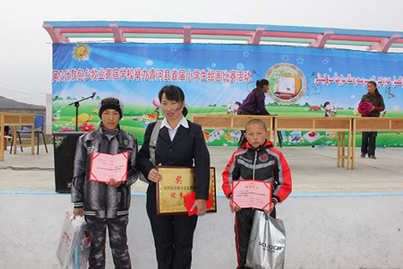 阿熱勒鄉(xiāng)第一中學(xué)學(xué)生參加青河縣首屆小學(xué)生繪畫邀請賽