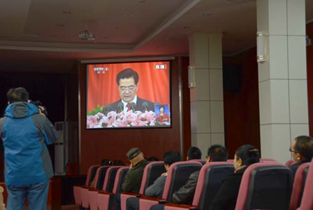 石河子大學(xué)師生積極收看收聽黨的十八大召開盛況