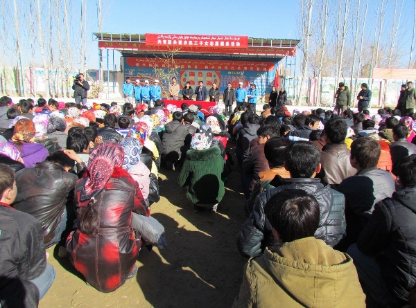 共青團關(guān)愛農(nóng)民工子女志愿服務(wù)活動在沙漠腹地鄉(xiāng)啟動