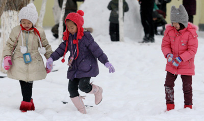 克拉瑪依:千名學(xué)生雪中樂