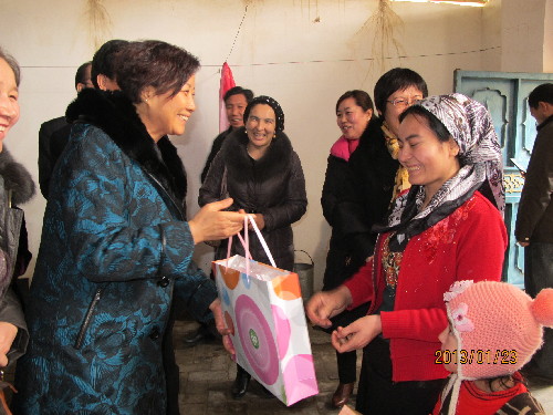 計生政策暖人心 關(guān)懷慰問走基層