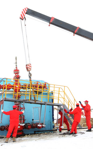 克拉瑪依：沙漠腹地采氣忙