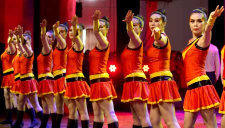 克拉瑪依：激情舞姿 迎“三八”