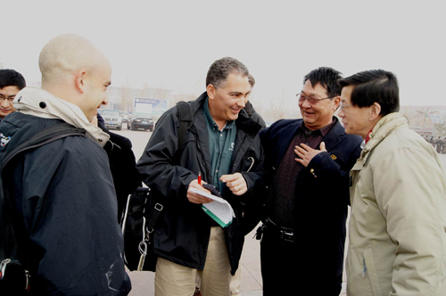 國外農(nóng)機專家到新疆兵團六師共青團農(nóng)場考察