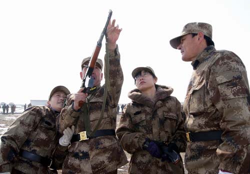 新疆兵團六師共青團農場民兵軍訓強素質