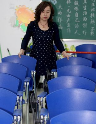 賀加慧:三尺講臺(tái) 34年堅(jiān)守