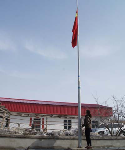 農(nóng)家小院國(guó)旗揚(yáng)