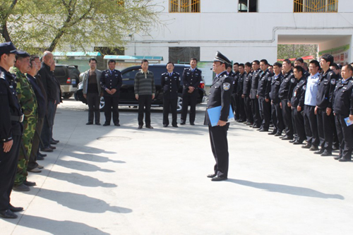 奎屯市公安局在社區(qū)警務室召開現(xiàn)場觀摩會