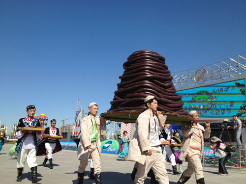 伊犁哈薩克自治州第十七屆阿肯阿依特斯文化旅游節(jié)開(kāi)幕