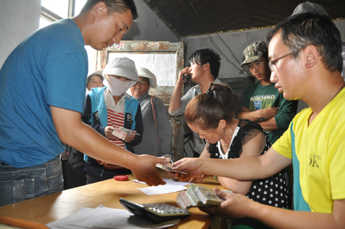 定居農(nóng)民打短工增收