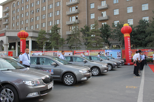 第三屆中國(guó)—亞歐博覽會(huì)官方指定用車交車儀式舉行