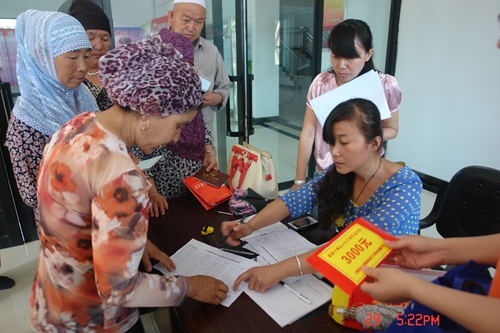 援疆干部連心牽手 圓夢助學(xué) 霍城縣137名貧困學(xué)子獲助學(xué)金41.1萬元