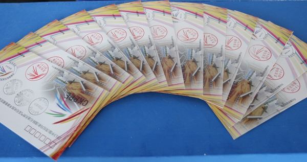 新疆裝備展紀(jì)念郵冊(cè)和紀(jì)念銀章發(fā)行