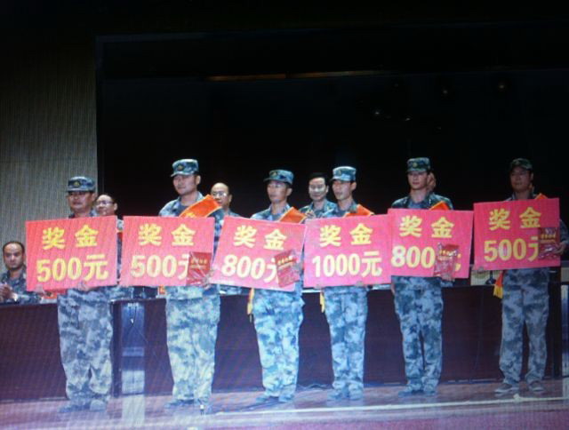 奎屯市公安局協(xié)警劉玉鵬榮獲新疆軍區(qū)大比武第二名