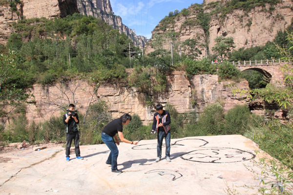 王麒誠(chéng)“和”漫書(shū)展驚艷國(guó)際和平藝術(shù)節(jié)